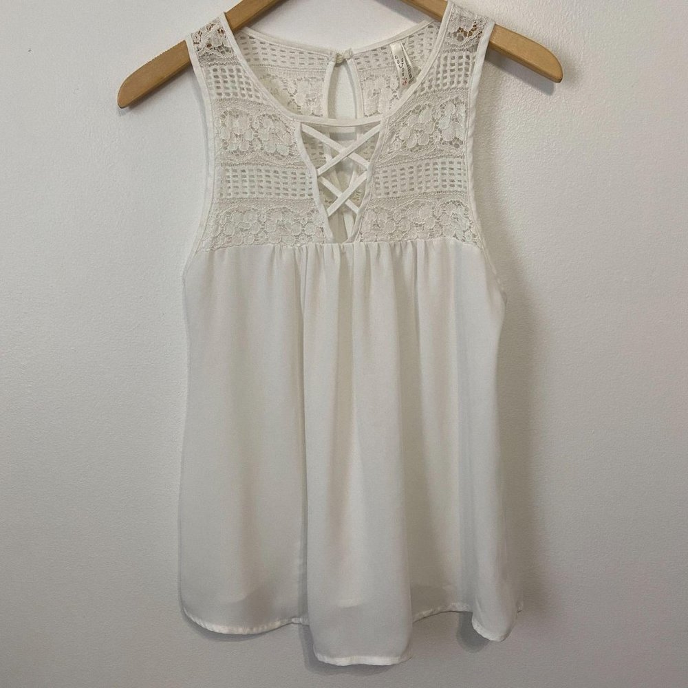 Color Story Sleeveless White Lace Blouse Size S